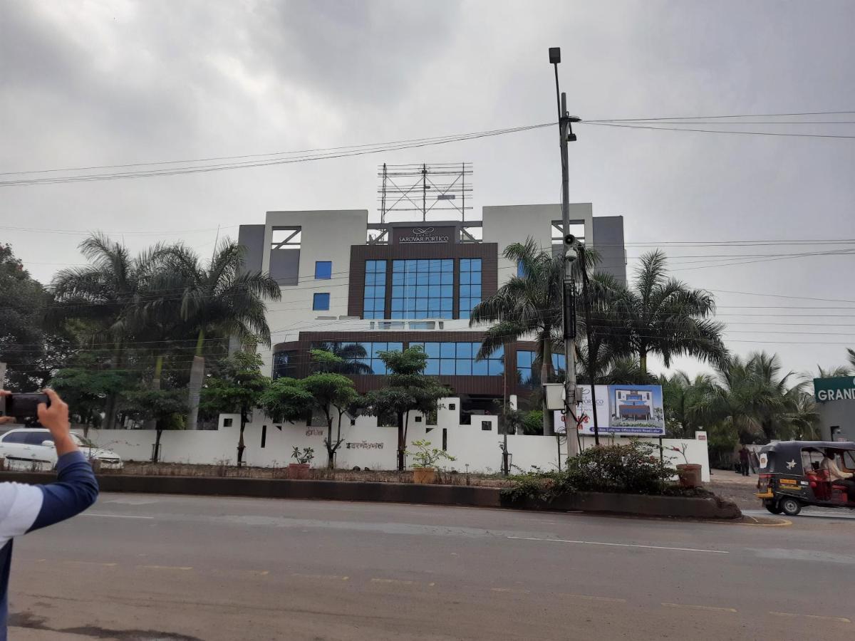 Grand Sarovar Portico, Lātūr Exterior foto