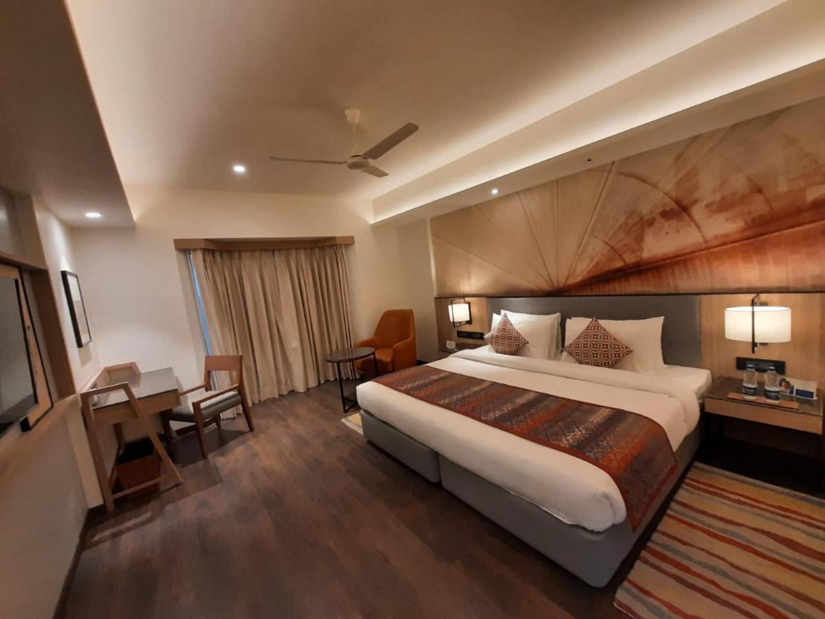 Grand Sarovar Portico, Lātūr Exterior foto