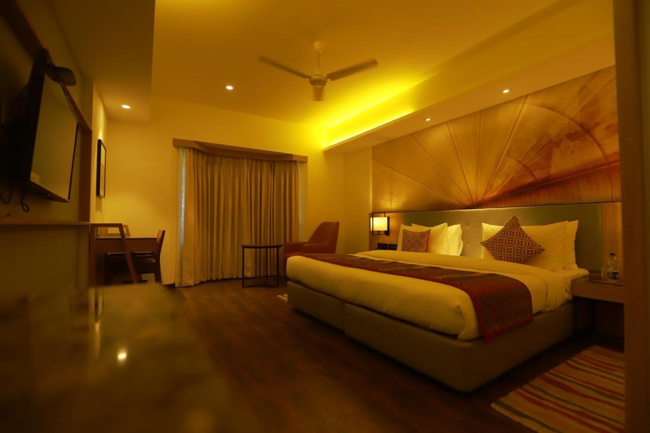 Grand Sarovar Portico, Lātūr Exterior foto