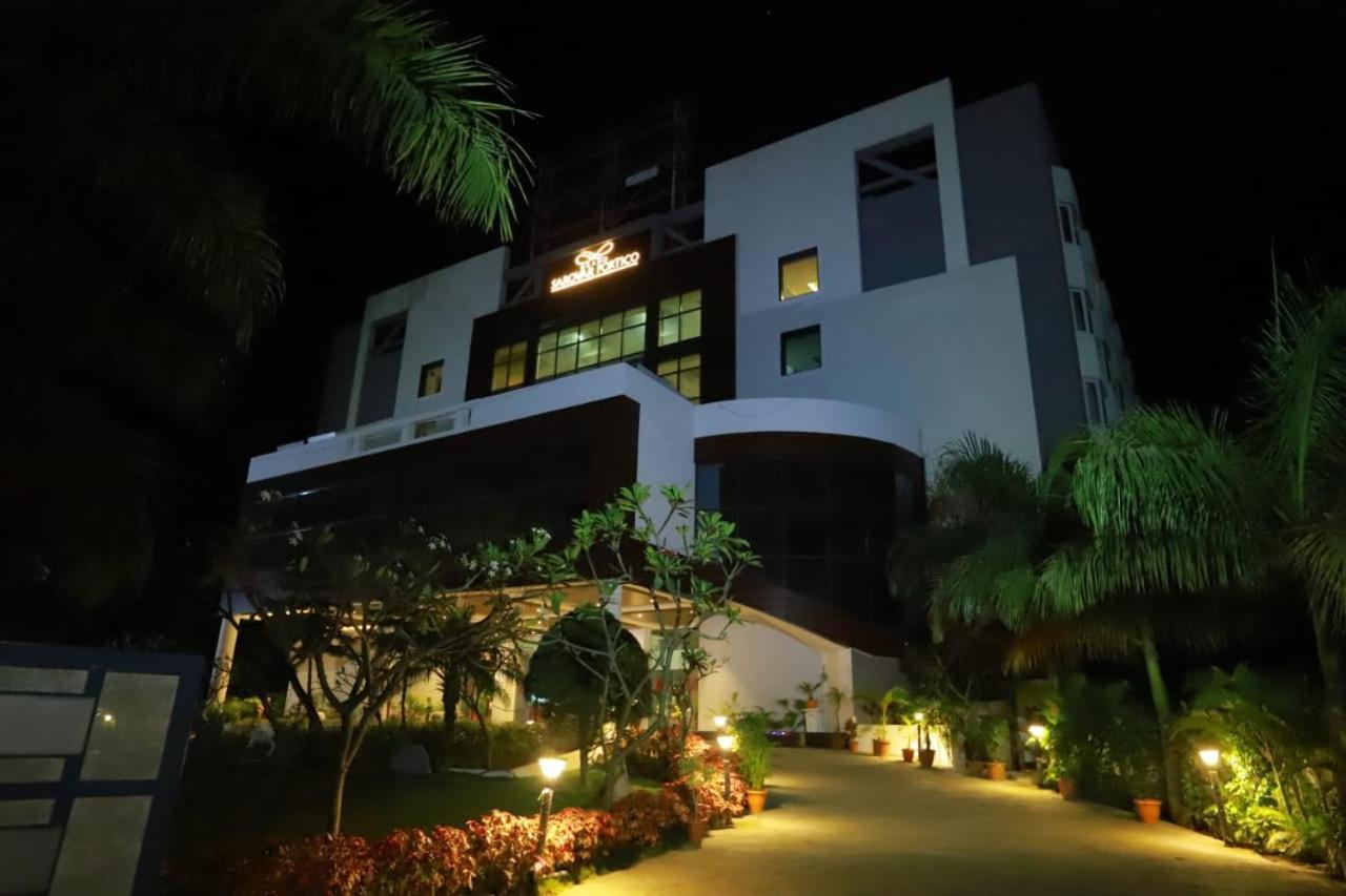 Grand Sarovar Portico, Lātūr Exterior foto